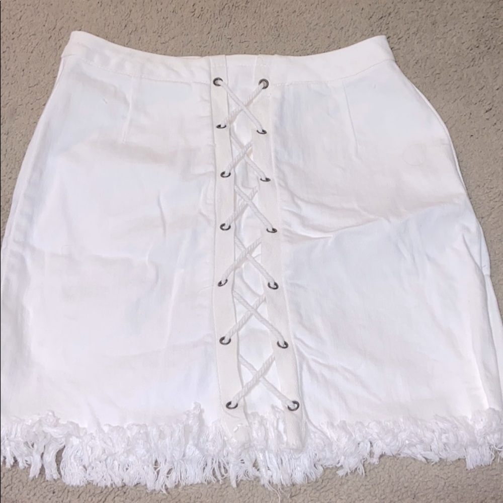white lace-up denim skirt!